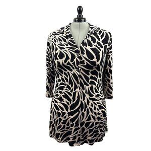 Women’s Chico’s travelers Size 3 Black & White Patterned Long Sleeve Button Up